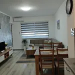 아파트 Little Paradise